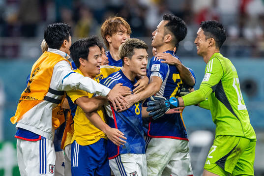 Ritsu Doan of Japan celebrates with team mates