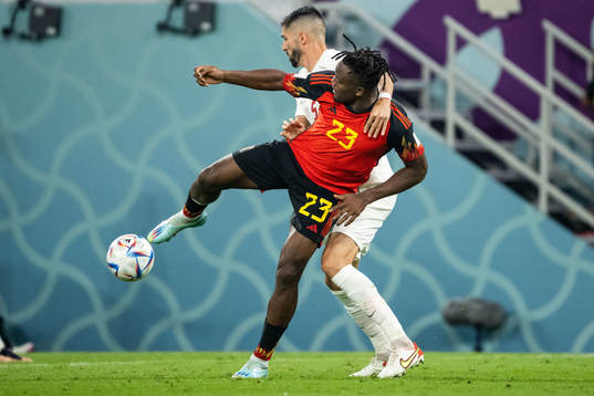 Michy Batshuayi of Belgium and Steven Vitoria of Canada