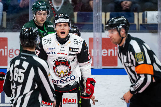 Malmö Redhawks Christoffer Forsberg reagerar på ett