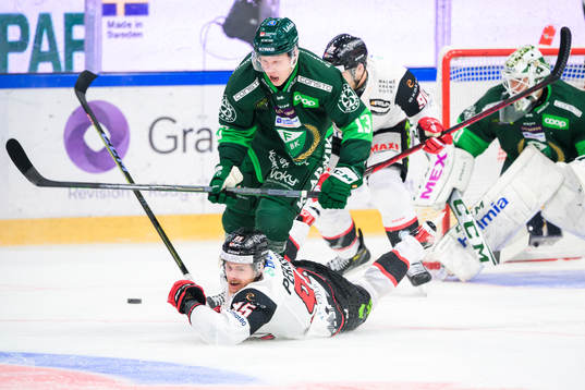 Färjestads Daniel Viksten och Malmö Redhawks Carl Persson