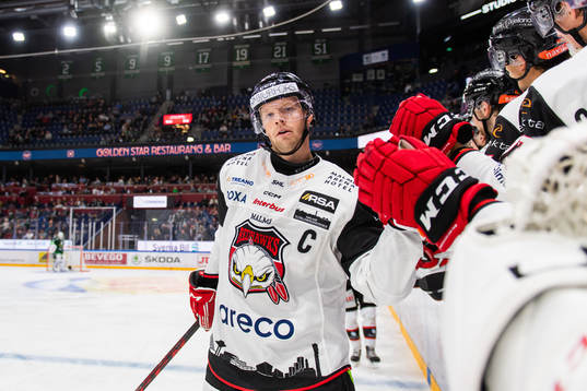 Malmö Redhawks Carl Söderberg jublar