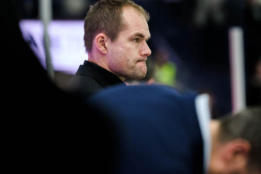 Färjestads huvudtränare Tomas Mitell deppar