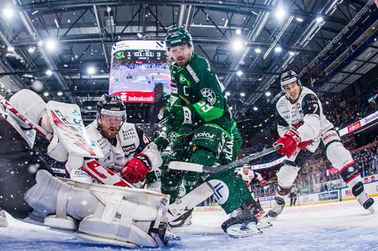 Malmö Redhawks målvakt Daniel Marmenlind, Joakim Ryan och