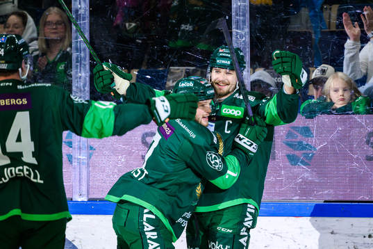 Färjestads Linus Johansson jublar