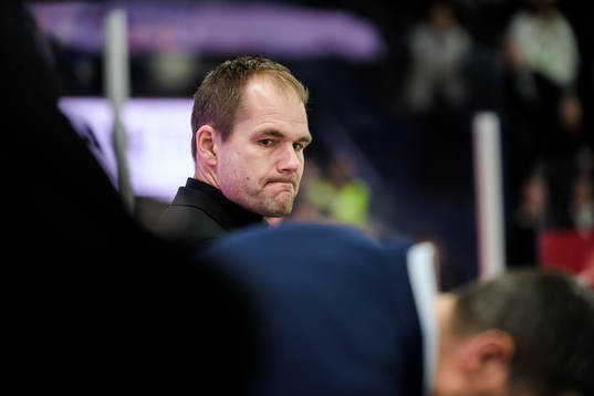 Färjestads huvudtränare Tomas Mitell deppar
