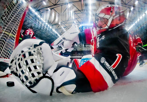 Örebros målvakt Jhonas Enroth vid 0-2 målet