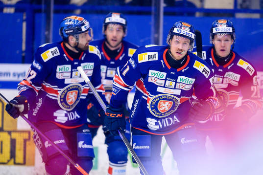Växjös Kalle Kossila jublar