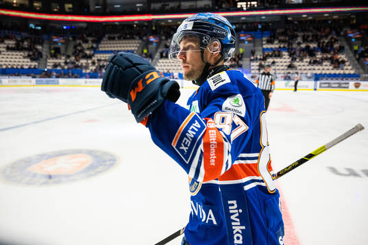 Växjös Robert Rosén jublar
