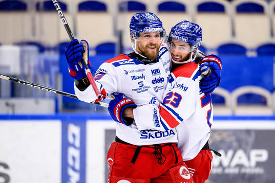 Oskarshamns Jiri Smejkal och Blaine Byron jublar