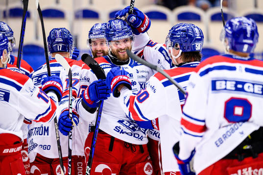 Oskarshamns Jiri Smejkal jublar