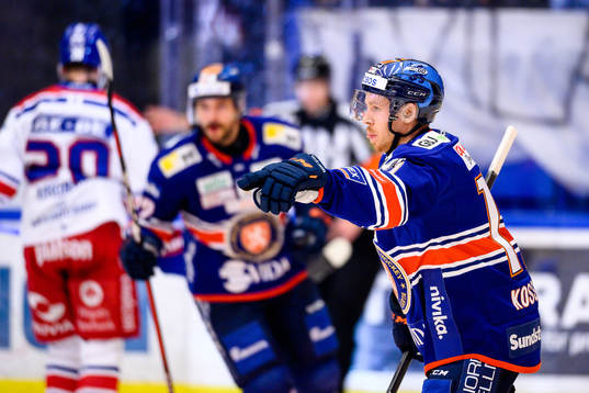 Växjös Kalle Kossila jublar