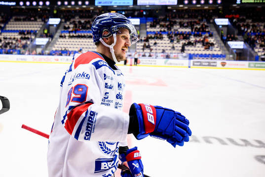 Oskarshamns Patrik Karlkvist jublar