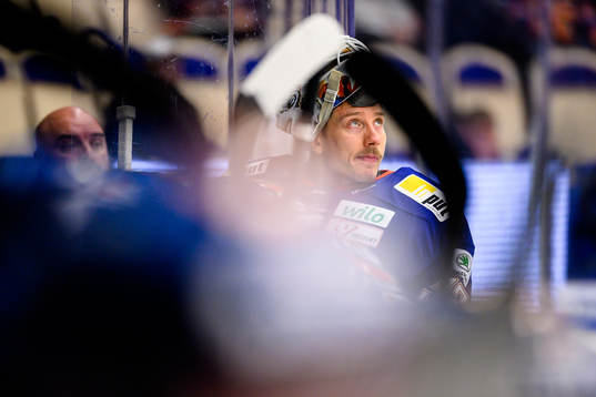 Växjös målvakt Emil Larmi deppar