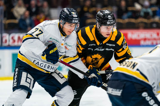HV71s Herman Hansson och Skellefteås Rickard Hugg