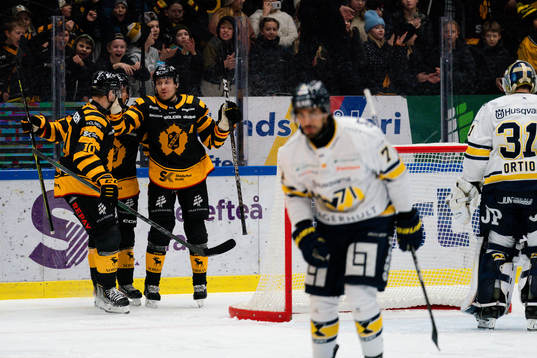 Skellefteås Pär Lindholm gör 1-0