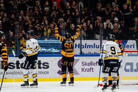 Skellefteås Pär Lindholm gör 1-0