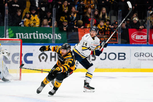 Skellefteås Filip Sandberg och HV71s Eric Martinsson