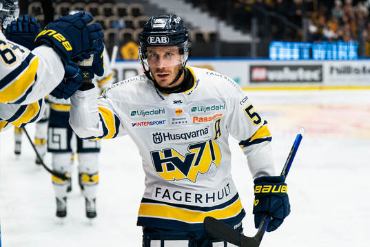 HV71s Andy Miele jublar