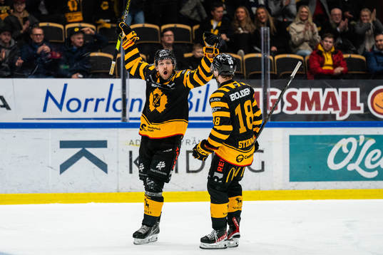 Skellefteås Arvid Lundberg och Elias Stenman jublar