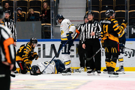HV71s Daniel Glad utgår skadad