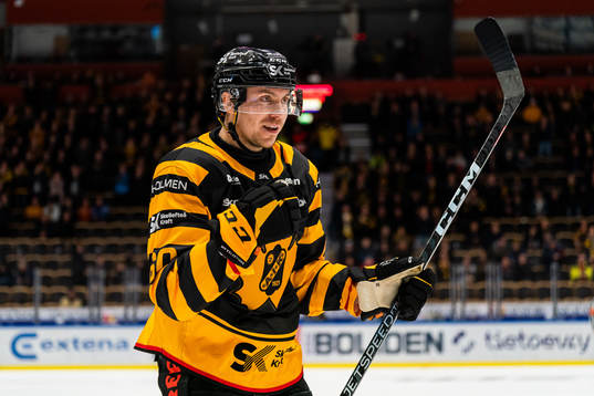 Pär Lindholm jublar