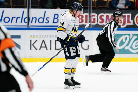 HV71s Emil Andrae jublar
