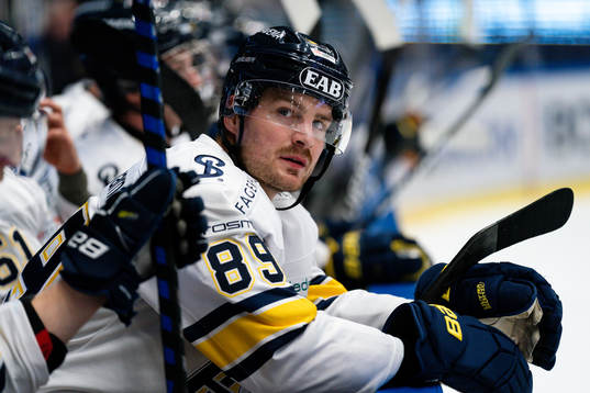 HV71s Mikkel Bödker deppar
