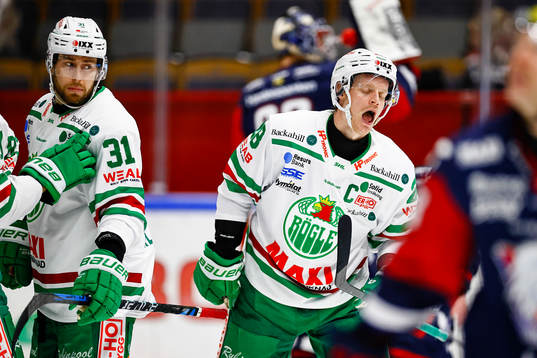 Rögles Anton Bengtsson  jublar
