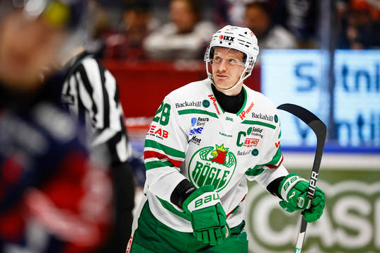 Rögles Anton Bengtsson  jublar