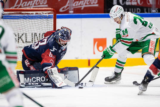 Linköpings målvakt Marcus Högberg och Rögles Marco