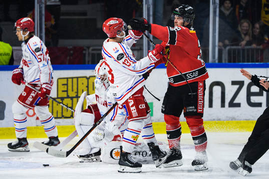Timrås Nicholas Halloran och Luleås Oscar Engsund