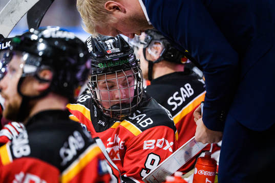 Luleås Isac Hedqvist och assisterande tränare Antti