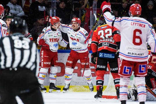 Timrås Jonathan Dahlén och Anton Lander jublar
