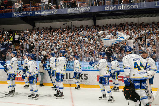 Leksands spelare jublar