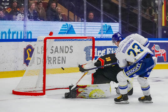 Leksands Mikael Ruohomaa gör 3-1 bakom Brynäs målvakt