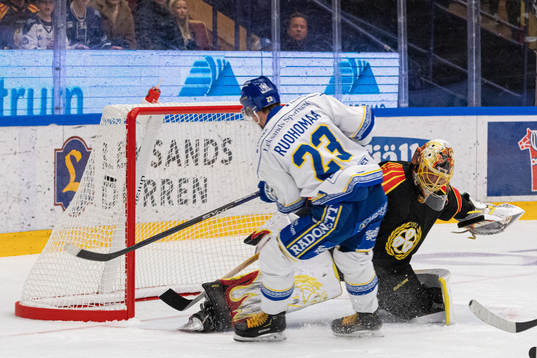 Leksands Mikael Ruohomaa gör mål