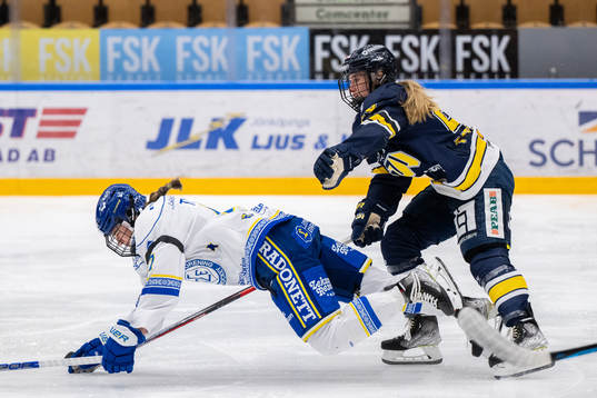 Leksands Abagael Thiessen och HV71s Karoline Pedersen