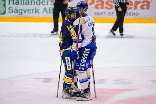 HV71s Agnez Svensson och Leksands Ella Albinsson