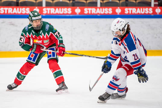 Frölundas Ella Thorbard och Hovås Nikita Karlsson