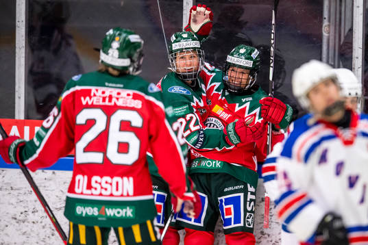 Frölundas Andrea Dalen och medspelare jublar