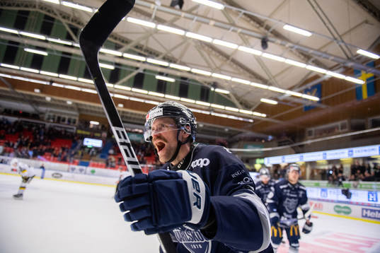 Karlskogas Johan Larsson jublar