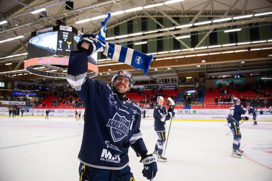 Karlskogas Johan Larsson jublar
