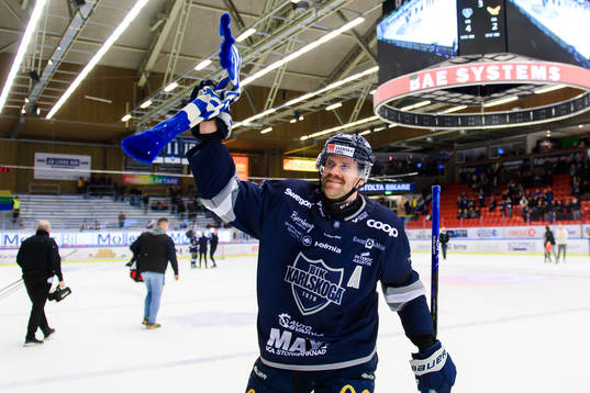 Karlskogas Johan Larsson jublar