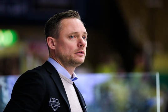 Karlskogas huvudtränare Karl Helmersson