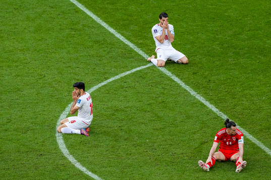 Mehdi Torabi and Karim Ansarifard of Iran next to Gareth