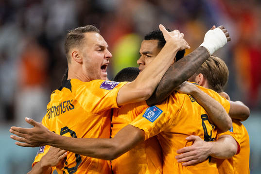 Cody Gakpo of Netherlands celebrate with team mates
