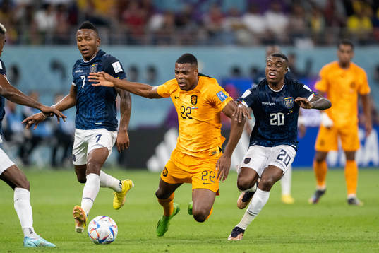 Pervis Estupinan and Jhegson Mendez of Ecuador against