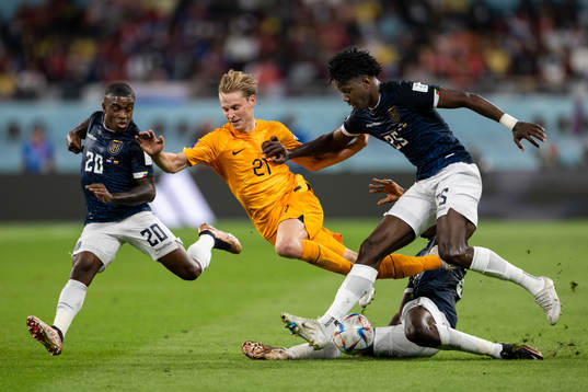 Frenkie de Jong of Netherlands against Jhegson Mendez,