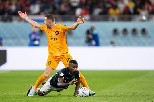 Moises Caicedo of Ecuador and Teun Koopmeiners of