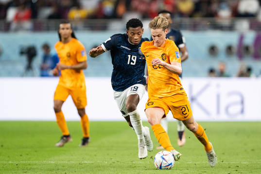 Gonzalo Plata of Ecuador and Frenkie de Jong of Netherlands